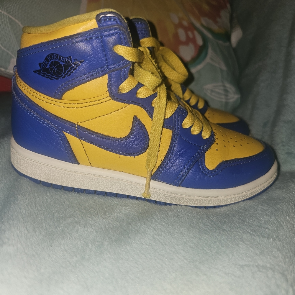 Jordan Kids Sneakers in Blue and Yellow - Picture 2 of 13